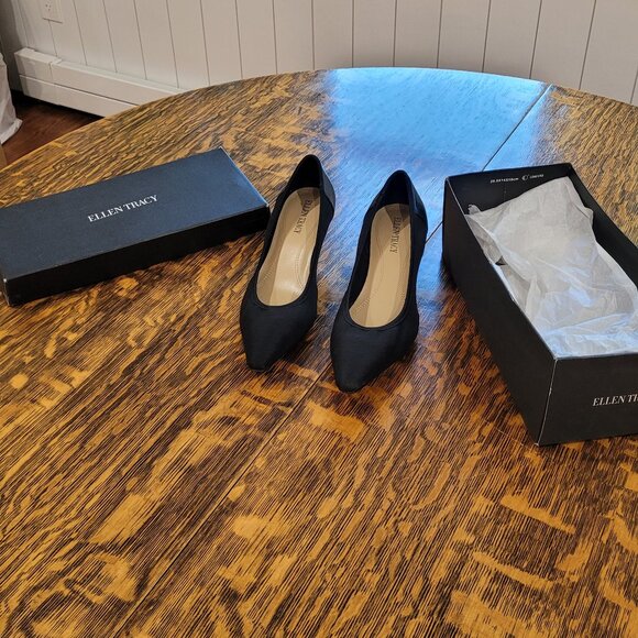 Like New Ellen Tracy Women's Black Low Heels Pumps shoes. Size 7. - Picture 9 of 9